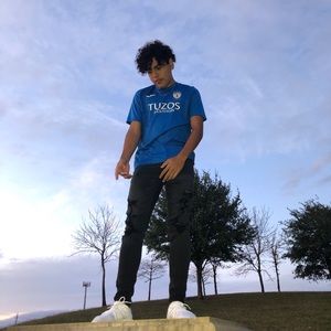 Meet your Posher, Lino